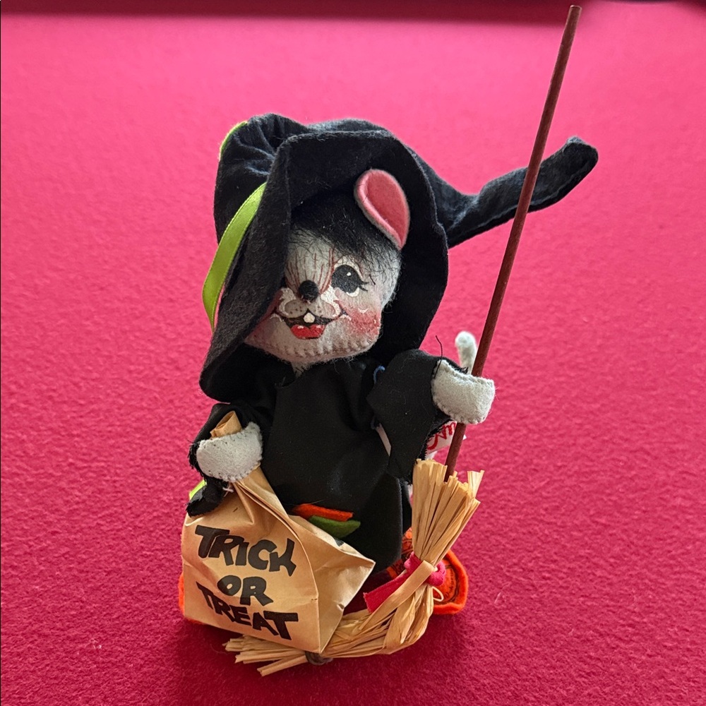 Adorable Vintage Witch Mouse Annalee 1993